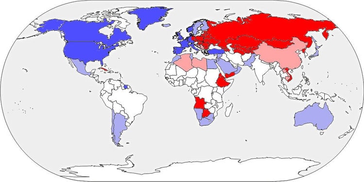 Mapa świata pokazująca zasięg sojuszy wojskowych kontrolowanych przez USA i przez ZSRR przed 1991 rokiem