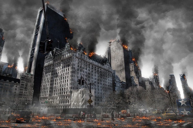 apokaliptyczny widok płonących budynków na tle zasłoniętego dymami nieba